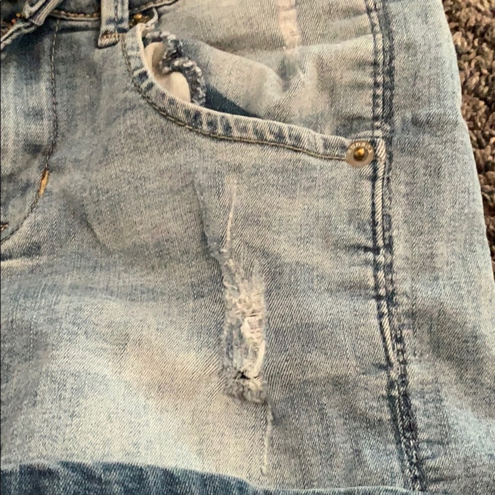Shorts - Picture 2 of 3